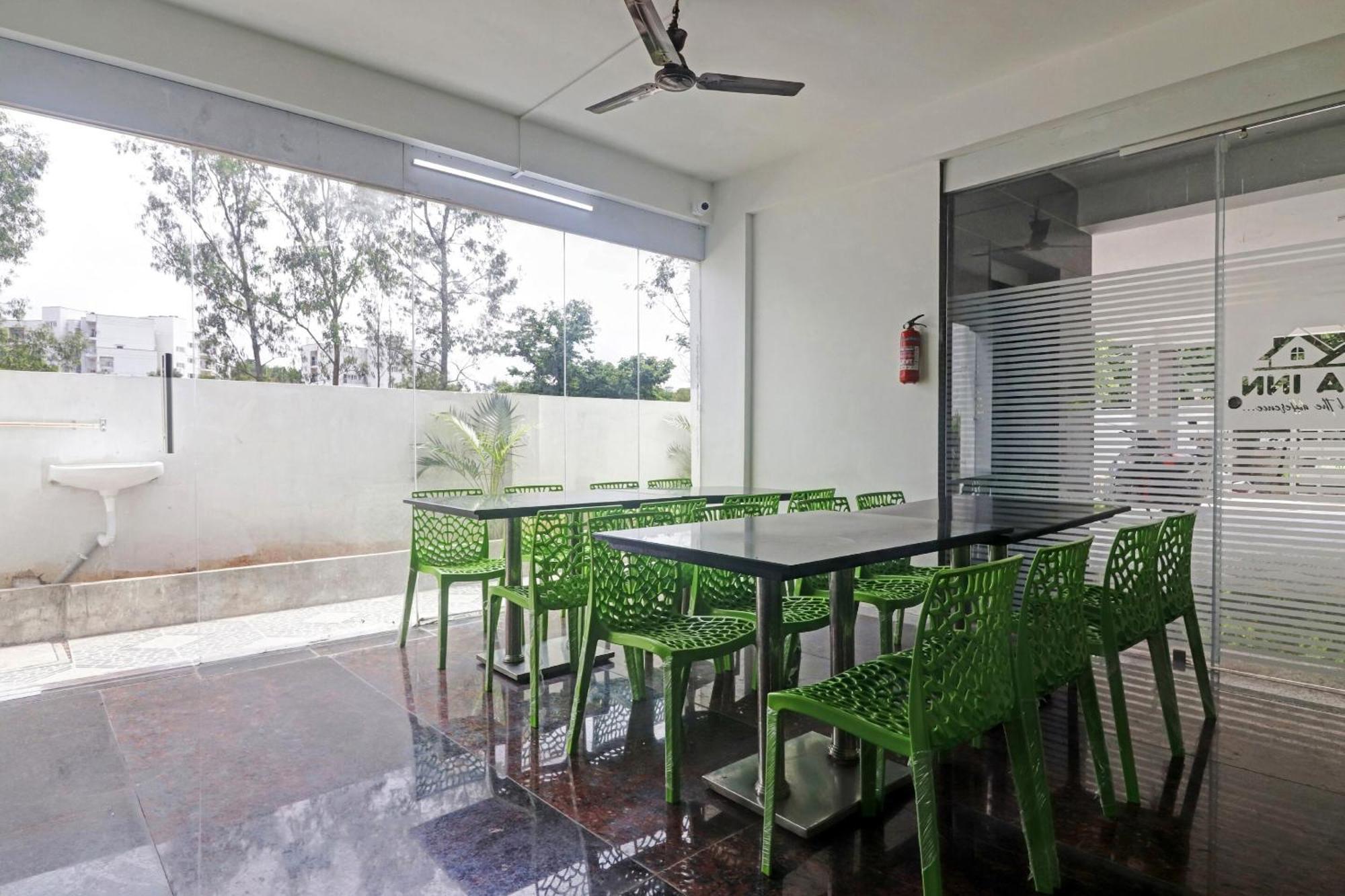 Super Capital O Srinika Inn Gachibowli Extérieur photo