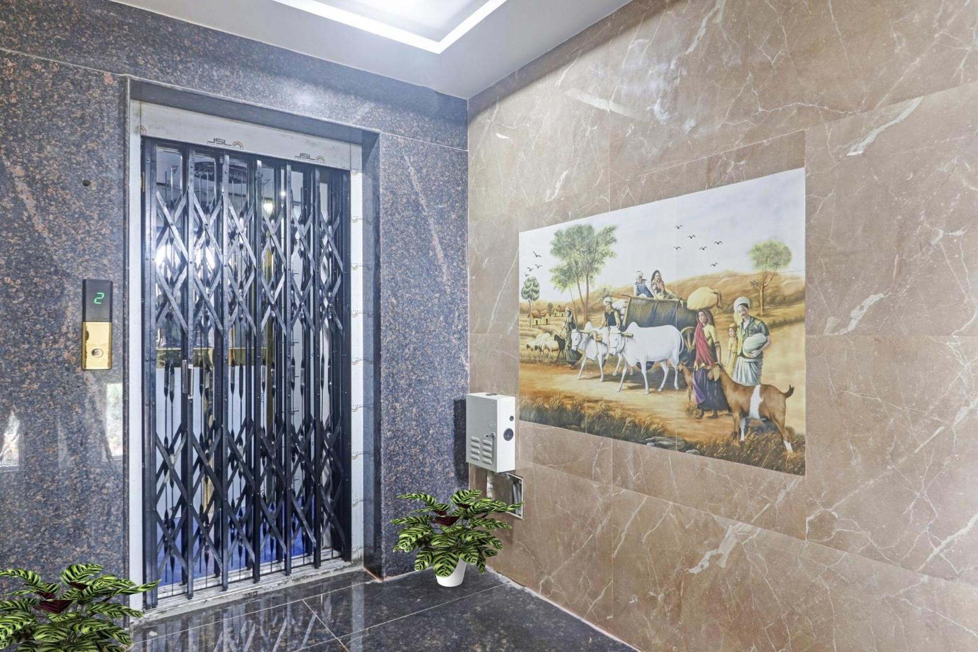 Super Capital O Srinika Inn Gachibowli Extérieur photo
