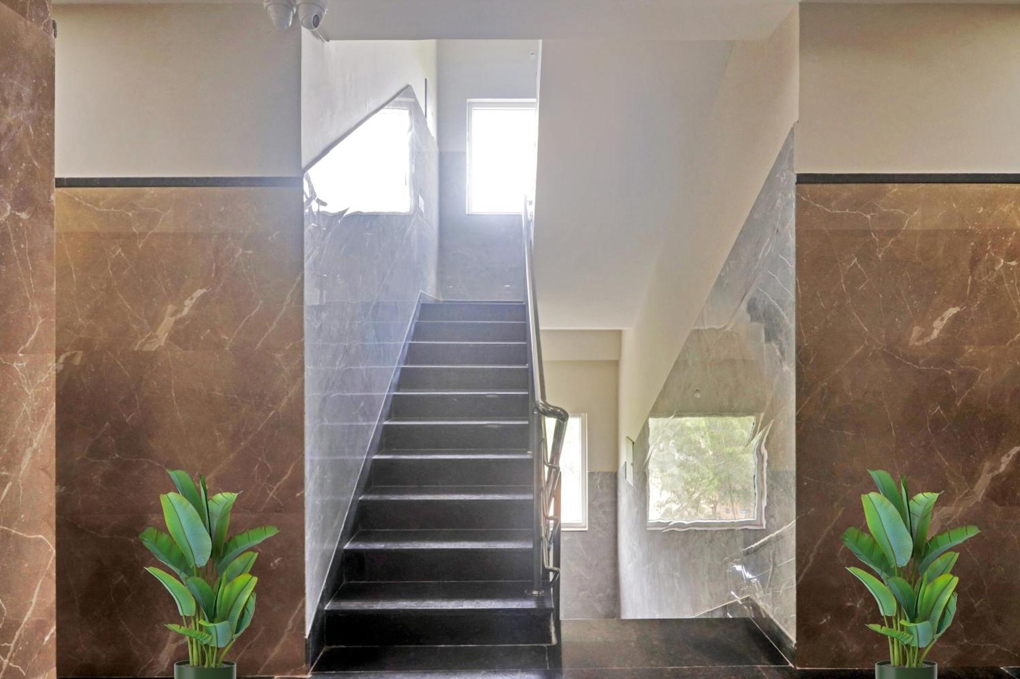 Super Capital O Srinika Inn Gachibowli Extérieur photo