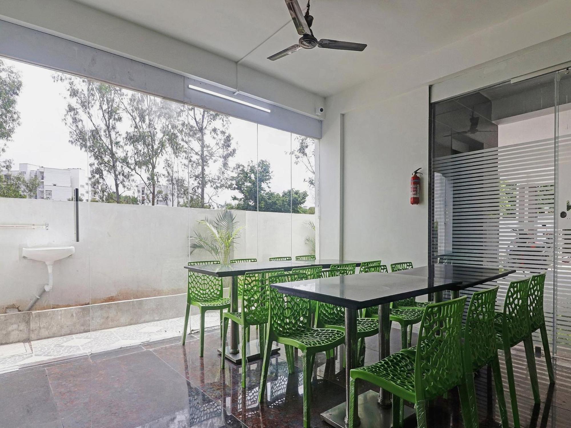 Super Capital O Srinika Inn Gachibowli Extérieur photo